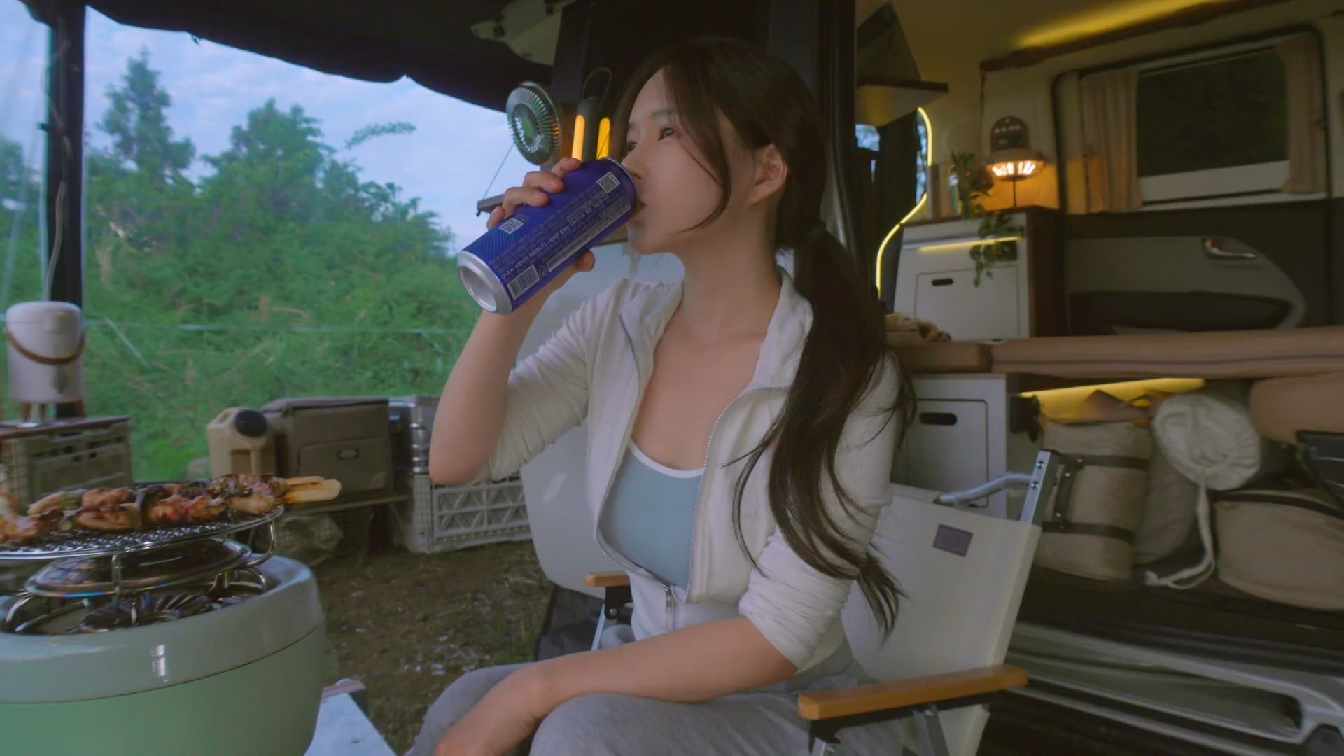 山东青岛：“微醺巴士”开拓文旅消费新场景